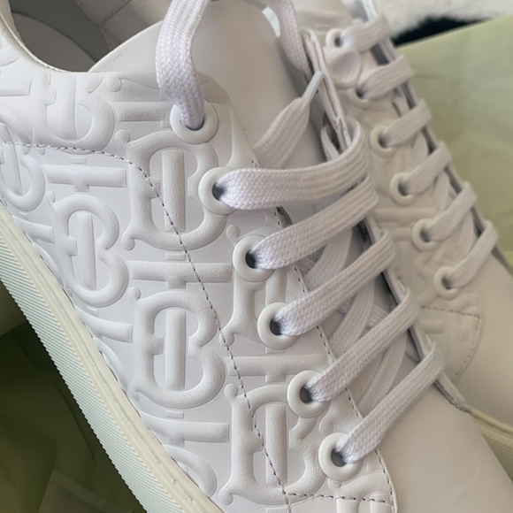 All white Burberry sneakers - Picture 9 of 13